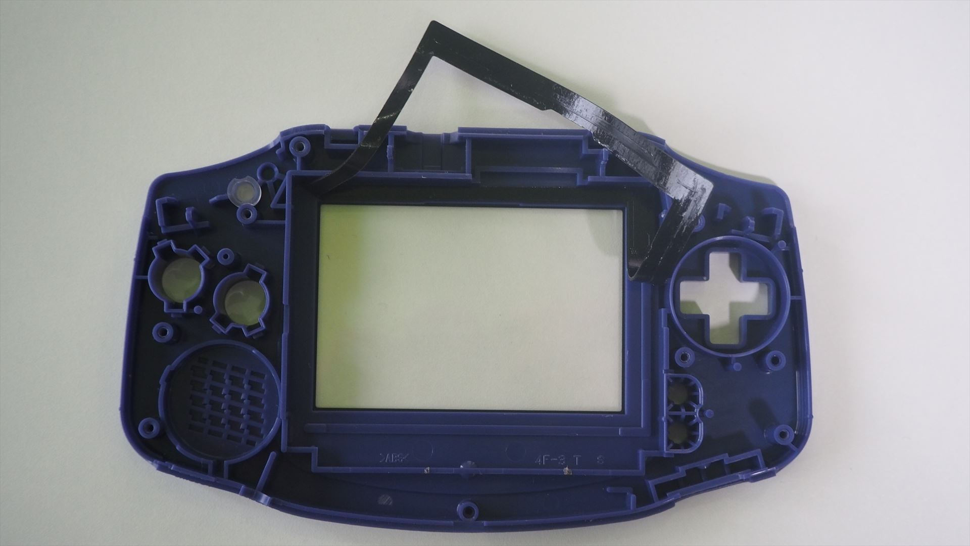 この両面テープはもう使わないので外して捨てる