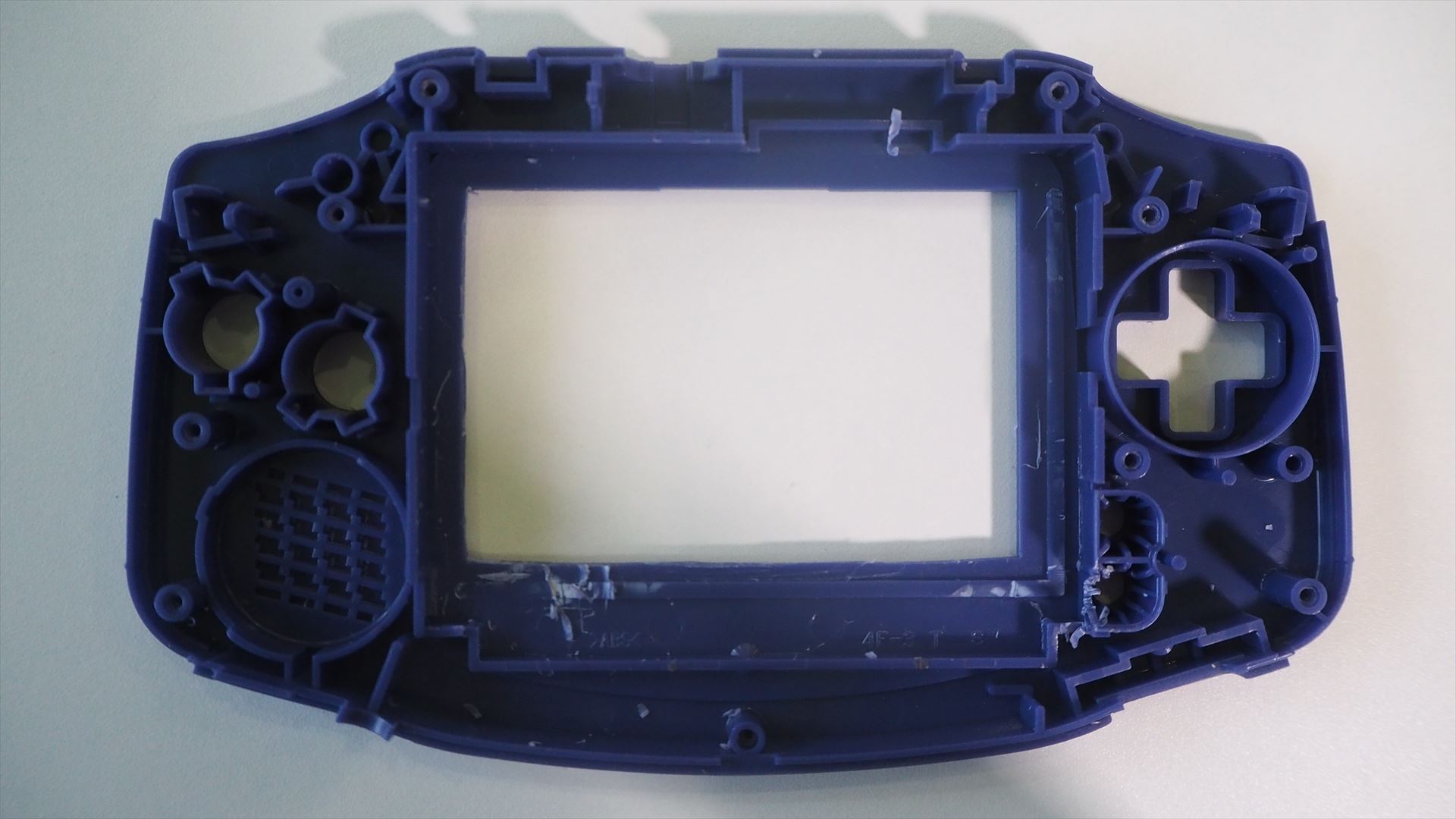 加工が完了した上面ケース。仕上がりにこだわる人はヤスリなどで仕上げればもっと綺麗にできるだろう