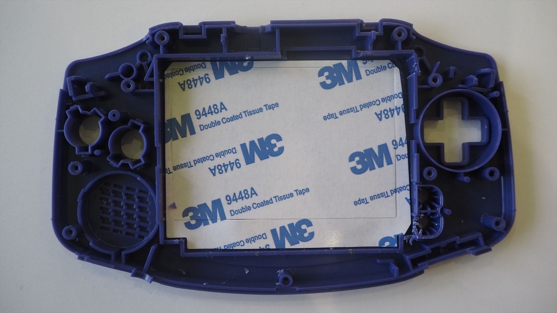 両面テープの黄色い剥離紙を剥がして、上面ケースに貼り付ける