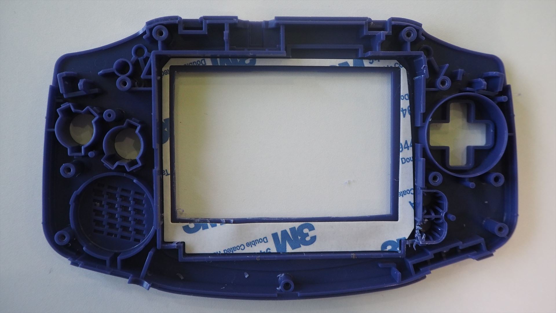 両面テープの中央部分を取り外す