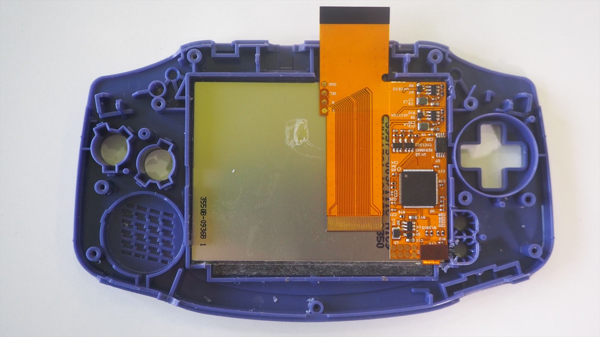 フレキのコネクタが接続された状態（右下部分に注目）