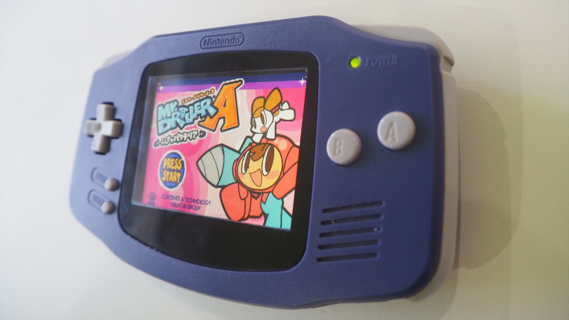 こちらは右斜め横から見た様子