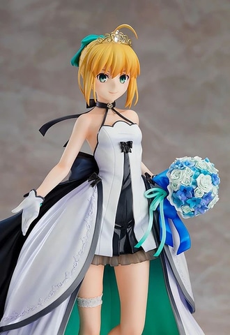 気品あふれるドレス姿！ 「Fate/stay night」15周年より