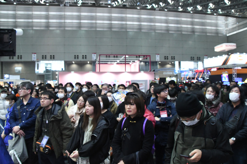 トッププレーヤーの戦いを一目見ようと、多くの観覧者で溢れかえっていた