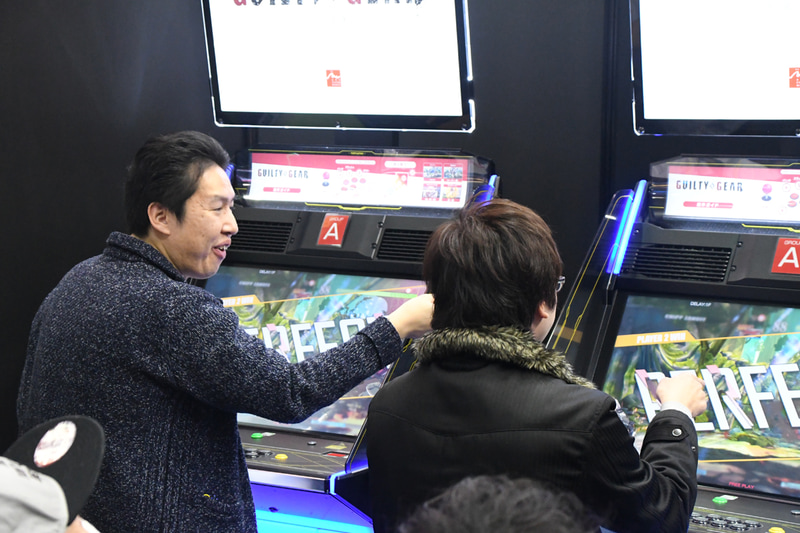 まるでゲームセンターのような微笑ましい光景だ