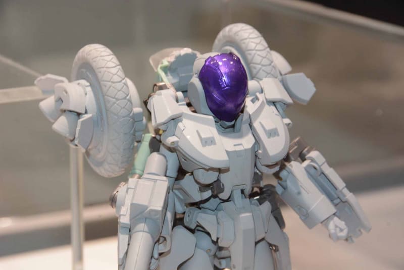 素体は女性らしさを強調したものとなっている