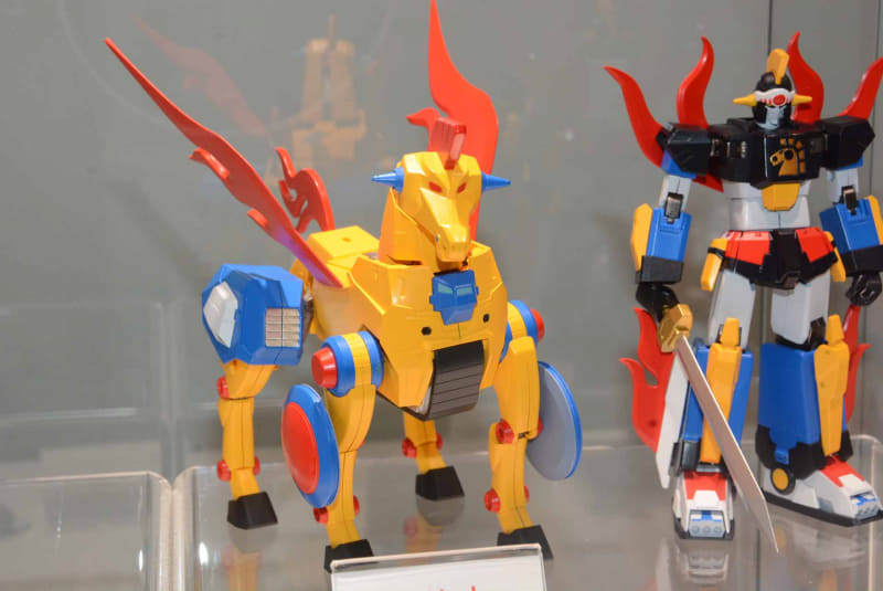 オリジナルデザインを活かしながら、ヒーロー性を強調し、ちょっと現代風のアレンジも加えられている