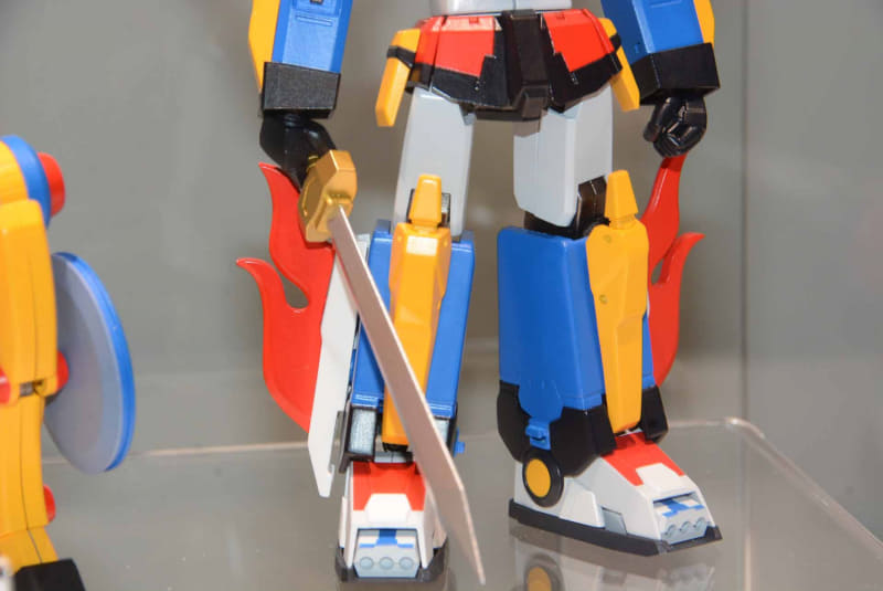 オリジナルデザインを活かしながら、ヒーロー性を強調し、ちょっと現代風のアレンジも加えられている