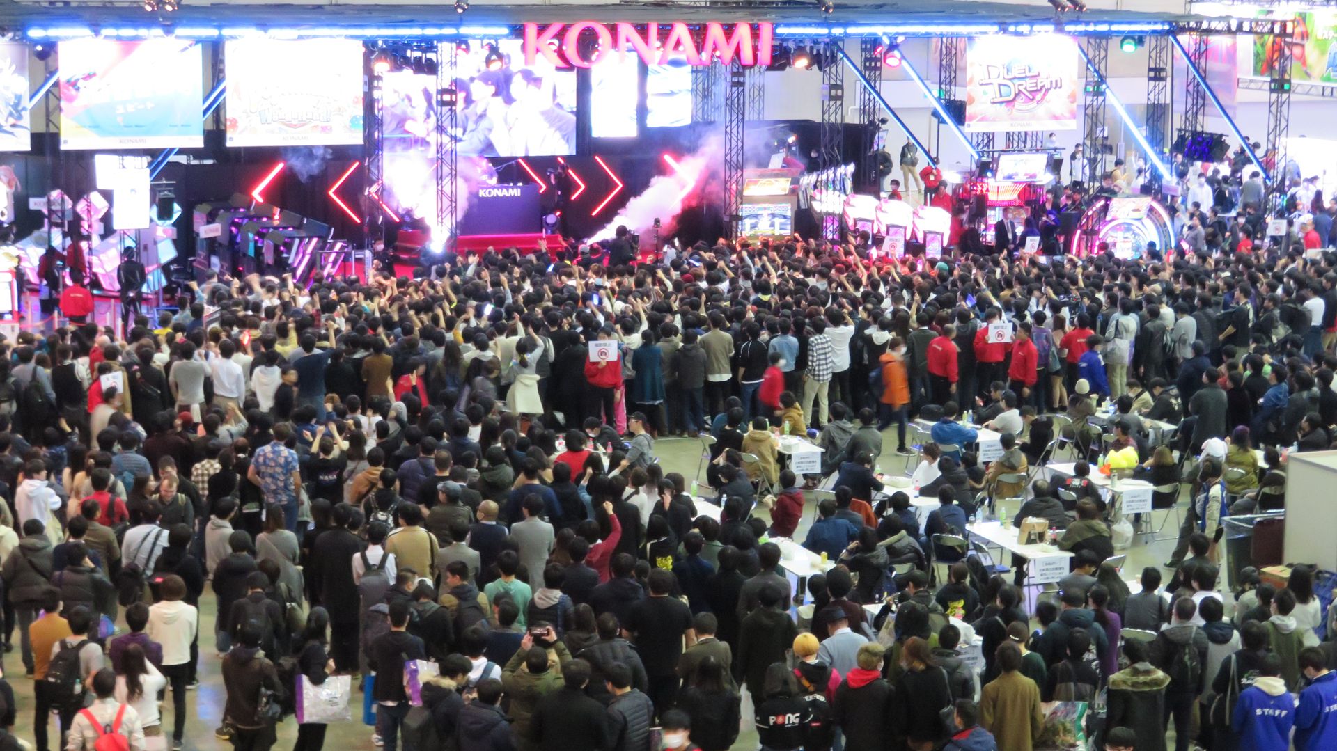 「BEMANI PRO LEAGUE」の開幕を控えていることもあってか、コナミブースの「『beatmania IIDX 27 HEROIC VERSE』The 9th KAC 決勝大会」などの各種音楽ゲーム大会は大盛況だった