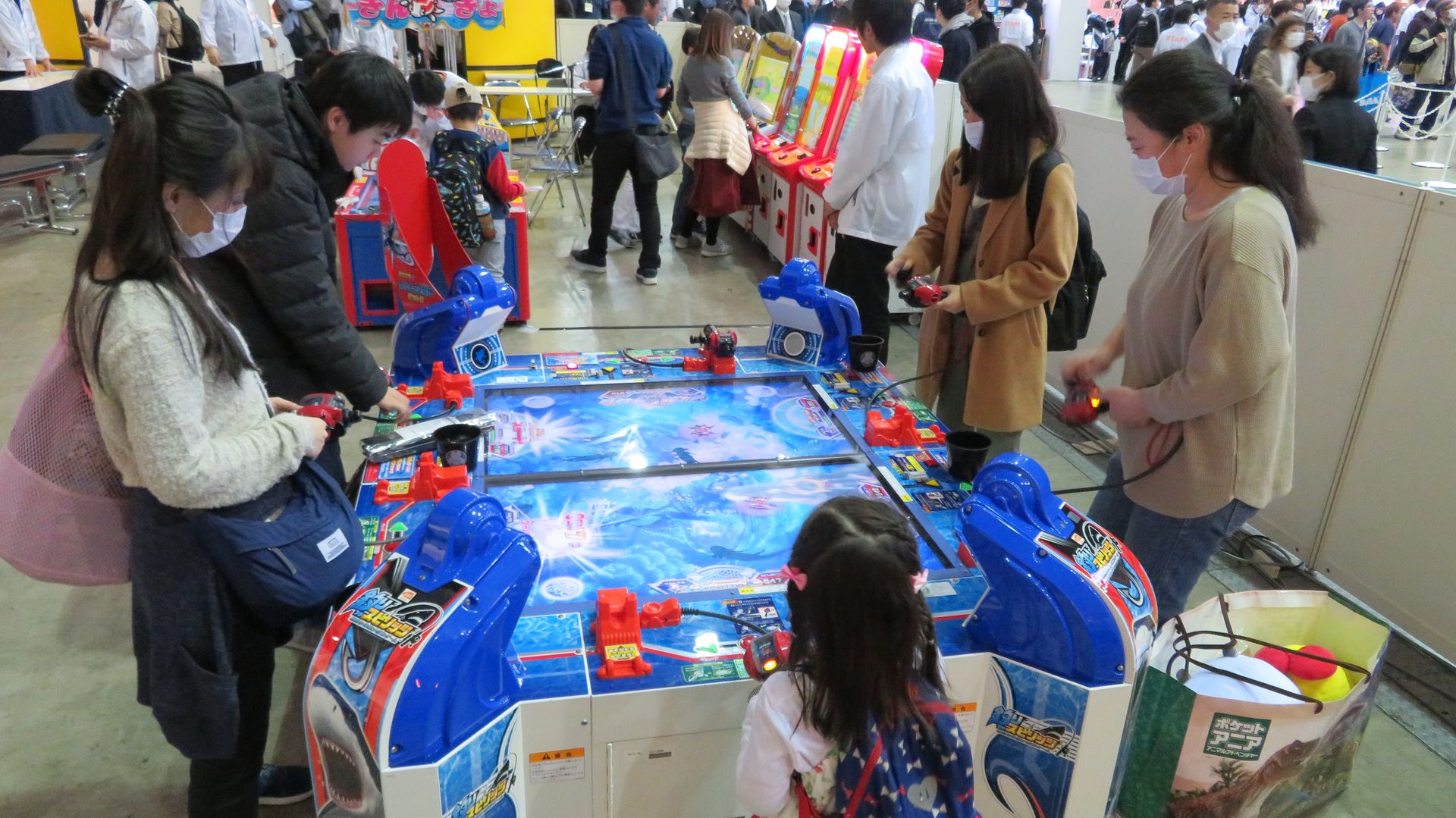 新作タイトルは皆無ながら、親子みんなで多くのメダルゲームを遊べるのがうれしい「メダル体験コーナー」