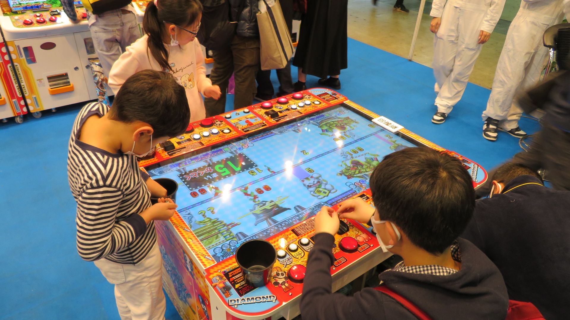 新作タイトルは皆無ながら、親子みんなで多くのメダルゲームを遊べるのがうれしい「メダル体験コーナー」