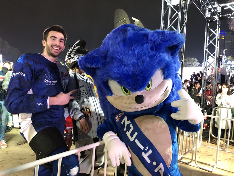 「ATSX1000レッドブル・アイスクロス ワールド チャンピオンシップ横浜2020」の様子。ソニックがスピード・アンバサダーとして登場した