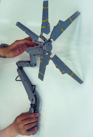 サムの肩でパタパタ動く“アイツ”が立体化!? 「デススト」に登場する