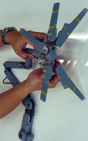 サムの肩でパタパタ動く“アイツ”が立体化!? 「デススト」に登場する