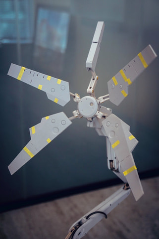 サムの肩でパタパタ動く“アイツ”が立体化!? 「デススト」に登場する