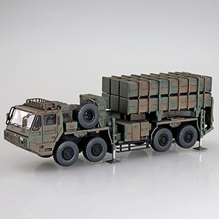 現在も調達が進められている「03式中距離地対空誘導弾」を精密に立体化。随所にクリアパーツを使用し、タイヤ踏面やエンジン部に至るまで実感豊かに再現