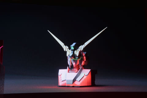 荘厳なBGM、劇中と全く同じ手順とタイミングの変身! 「AUTO-TRANS