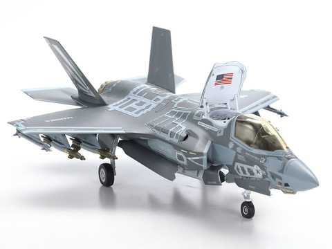 自衛隊での正式採用が決定した「F-35B ライトニングII」のプラモデルが