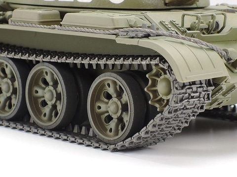 迫力の100mm砲を再現！ タミヤ、プラモデル「1/48 ソビエト戦車 T-55