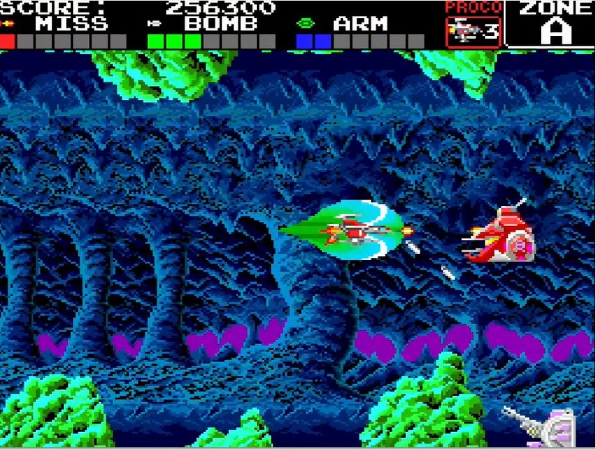 赤色の敵を破壊後に出現するアイテムを取るとミサイル、緑はボム、青はアームがパワーアップされる