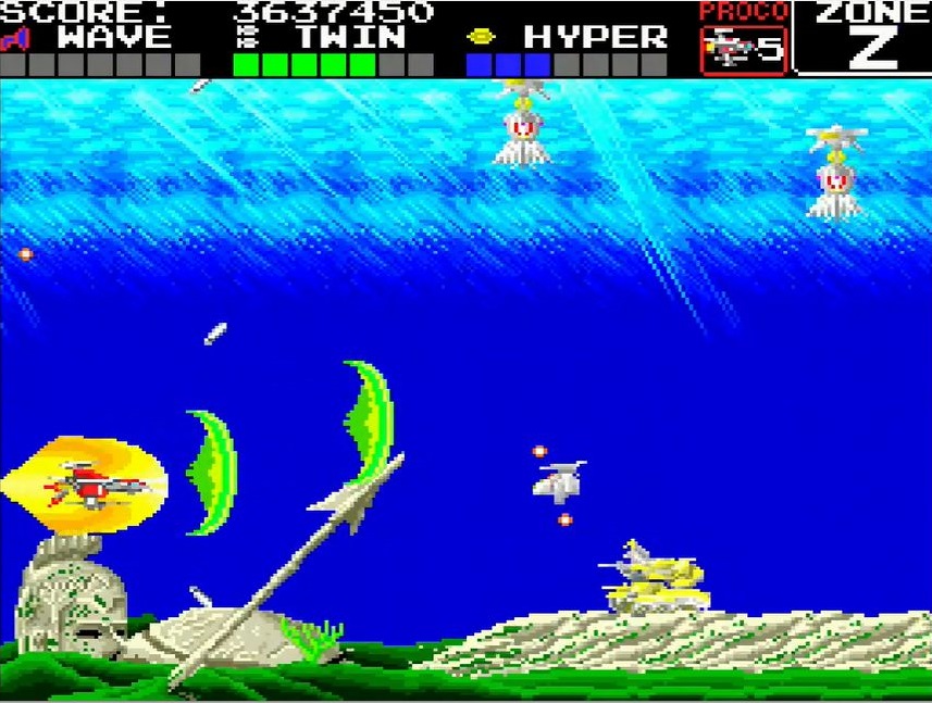 ステージおよび敵のバリエーションが豊富でプレーヤーを飽きさせない。ステージクリア後は、上下2つのルートに分岐し、最終ステージごとに異なるエンディングが用意されいているのも「ダライアス」ならではの面白さだ