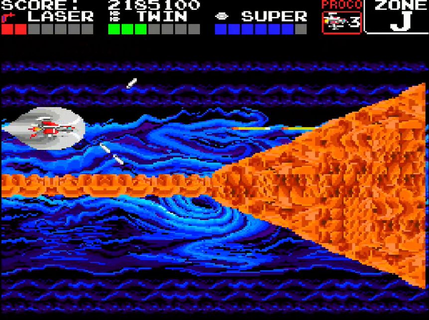 ステージおよび敵のバリエーションが豊富でプレーヤーを飽きさせない。ステージクリア後は、上下2つのルートに分岐し、最終ステージごとに異なるエンディングが用意されいているのも「ダライアス」ならではの面白さだ