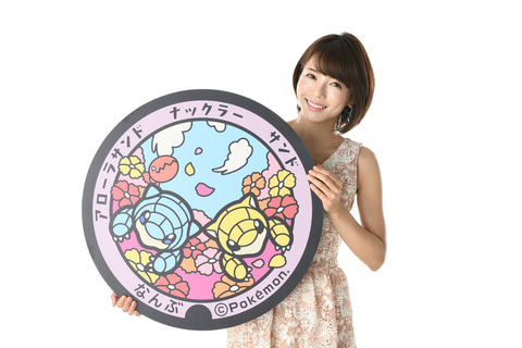 鳥取県にサンドが描かれたデザインのポケモンマンホール「ポケふた」が