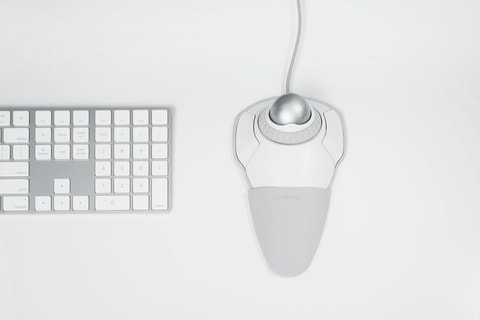 Kensingtonの新作トラボは親指操作の9ボタン！「Pro Fit Ergo Vertical