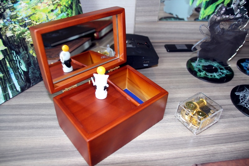 「FFXIV Eorzean Symphony」のオルゴールも。もちろんちゃんと鳴りますので、オルゴールならではの素朴な音色も聴いてみてください