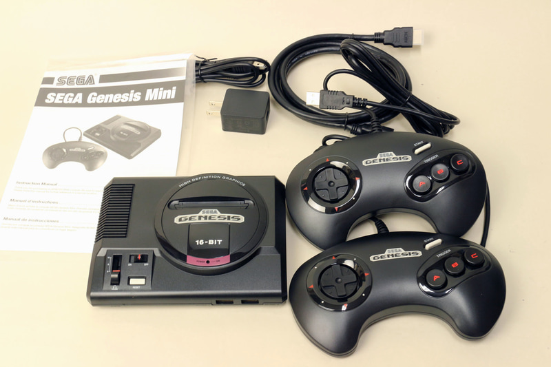 国内版とは本体の外見から違う「Sega Genesis Mini」。最大の魅力はやはり「3Bパッド」だ