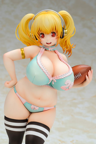 爆裂ボディの「すーぱーそに子」と「すーぱーぽちゃ子」のフィギュアが