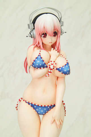 爆裂ボディの「すーぱーそに子」と「すーぱーぽちゃ子」のフィギュアが