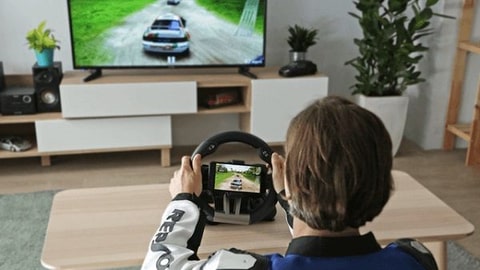 スマホにも対応したペダル付きハンドルコントローラー「Serafim R1+