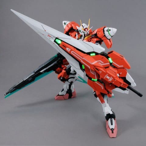 赤く染められたダブルオーガンダム「PG 1/60 ダブルオーガンダム