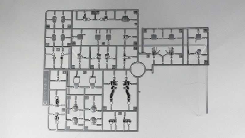 Cランナーは共通用で使わないパーツが多めだ。武装類はあいかわらず左右貼り合わせのいわゆるモナカ構造。HGとはいえ、いつの日かここの改善がなされることを切に願っている。ポリキャップも半分ほどは使わなくなる