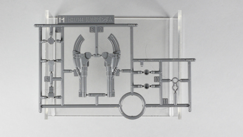 Cランナーは共通用で使わないパーツが多めだ。武装類はあいかわらず左右貼り合わせのいわゆるモナカ構造。HGとはいえ、いつの日かここの改善がなされることを切に願っている。ポリキャップも半分ほどは使わなくなる