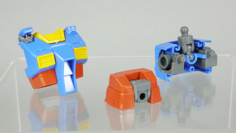 ボディ部のパーツ構成。非常に割り切っている。このレビュー後半にポーズ集を用意してあるのでそちらもご覧いただければと思うが、特に腹部の可動域はこれまで見たことのない可動範囲を獲得している。