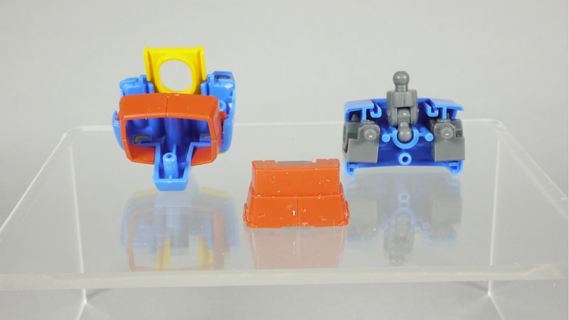 ボディ部のパーツ構成。非常に割り切っている。このレビュー後半にポーズ集を用意してあるのでそちらもご覧いただければと思うが、特に腹部の可動域はこれまで見たことのない可動範囲を獲得している。