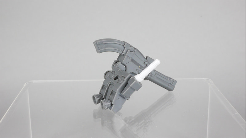 ショルダー・キャノンのジョイント部は左右で付け替えられるので右に装備することも可能だ。本キットを2つ、もしくは「HG 1/144 局地型ガンダム(北米戦仕様)」等を用意すればダブル・ショルダー・キャノンとすることもできる。こういう遊びもガンプラならでは