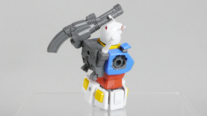 有名な話でご承知のことと思うが、最初の1/144ガンダムは成形色が白一色で組み立てには接着剤が必要だったのだ。そして、現在の視点からするとほとんど可動しないに等しい。40年前にこの技術のガンプラが実在していたら世の中はどうなっていたのだろうか……