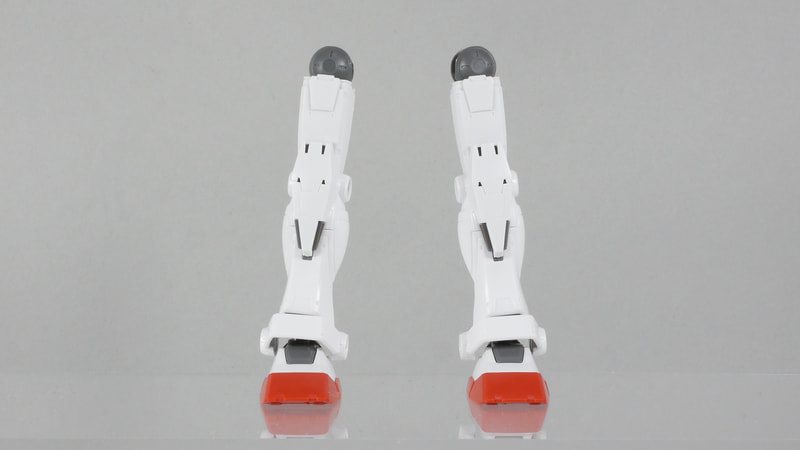 組み上げた時のパーツの密度感が素晴らしい。そしてこの可動域をご覧いただきたい。1/144スケールとは思えない重量感と表情の豊かさを感じられる。つま先が曲がるだけでこれだけの表情がつけられるのだ。しかし可動性能重視とはいえ腕部の肘関節といい、脚部の膝と足首の丸モールドの設定上の存在意義とは……