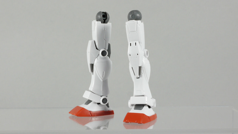 組み上げた時のパーツの密度感が素晴らしい。そしてこの可動域をご覧いただきたい。1/144スケールとは思えない重量感と表情の豊かさを感じられる。つま先が曲がるだけでこれだけの表情がつけられるのだ。しかし可動性能重視とはいえ腕部の肘関節といい、脚部の膝と足首の丸モールドの設定上の存在意義とは……