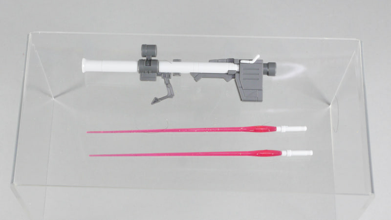 逆にハイパー・バズーカは設計に結構手が込んでいて作るのも見るのも楽しい。どうにかしてバズーカ2本バージョンにしてみるのも楽しそうだ。ビーム・サーベルを抜き差しする際は基部を折らないように慎重に行っていただきたい