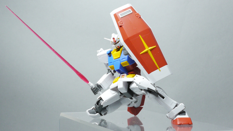 RX-78-02 ガンダム ポーズ集3。この躍動感あふれるポージング!素組でも断然カッコイイ!可動域もすばらしい!