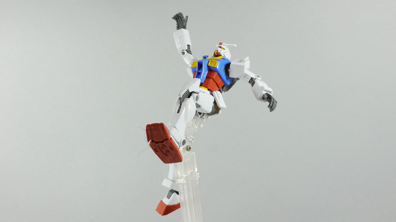 RX-78-02 ガンダム ポーズ集3。この躍動感あふれるポージング!素組でも断然カッコイイ!可動域もすばらしい!