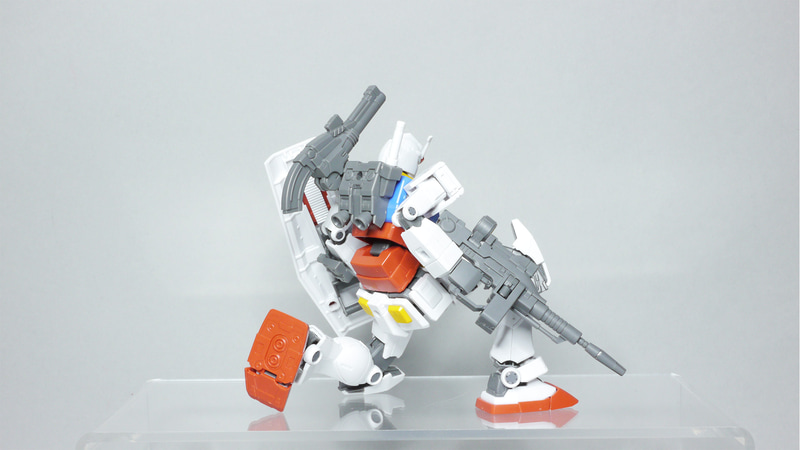 RX-78-02 ガンダム ポーズ集3。この躍動感あふれるポージング!素組でも断然カッコイイ!可動域もすばらしい!
