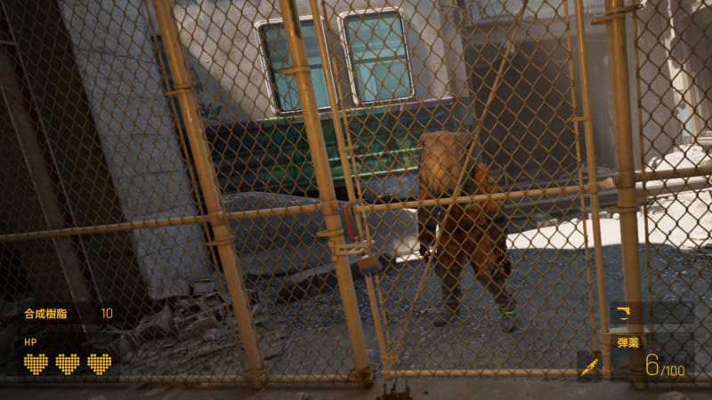 初登場時のヘッドクラブゾンビは、金網の向こうでドアを頭突きしている。金網越しに狙い撃てば、怖くない！