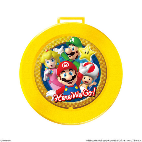 歴代「マリオ」シリーズのパッケージがデザインされたカード付き