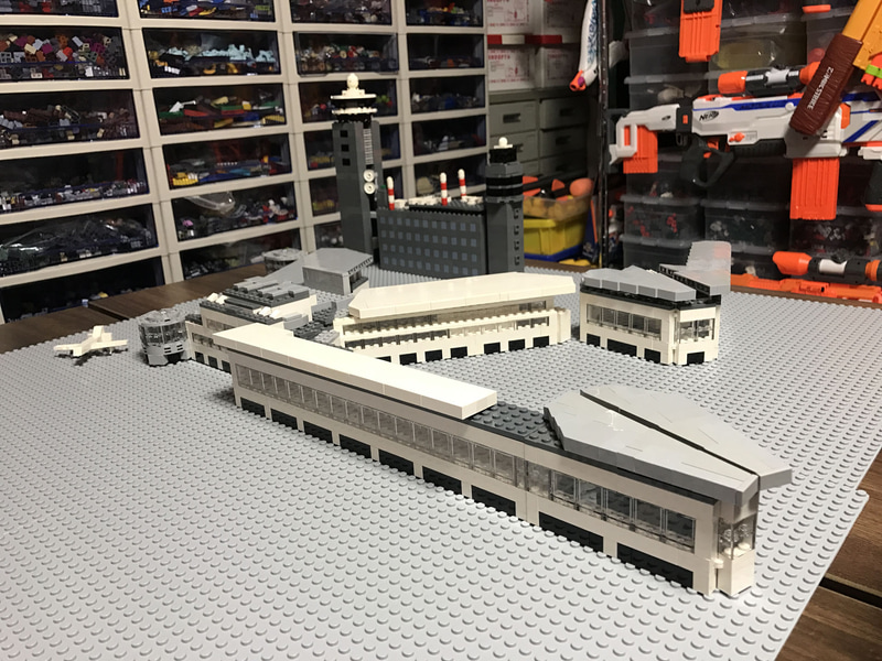 成田空港を制作中の画像。セキュリティ上の問題から図面が手に入らず、複数の画像から想像して組み上げた