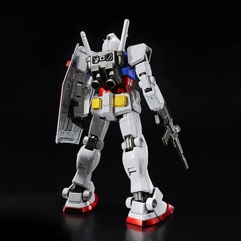 PG 1/60 ガンダムベース限定 RX-78-2 ガンダム［チタニウム